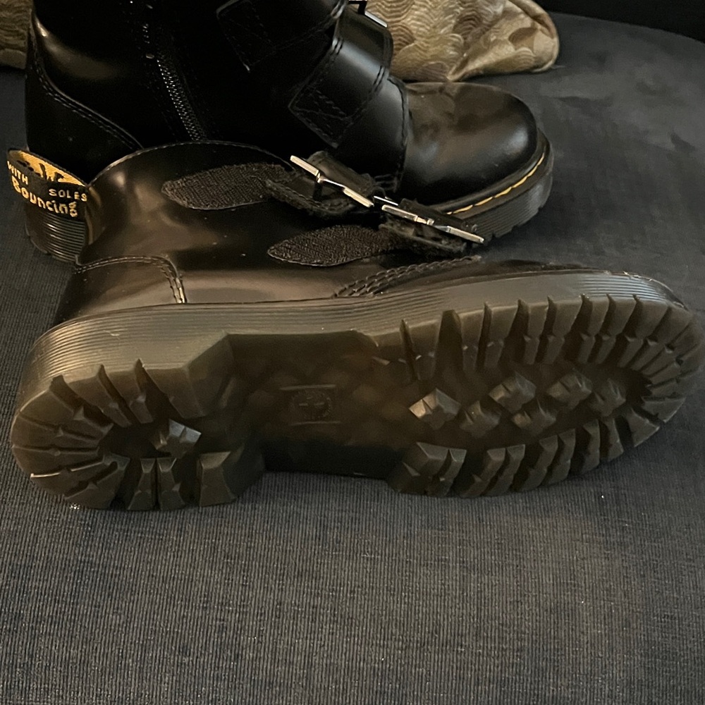 Dr. Martens Black Devon Bex boots, youth size 3 (UK2) - Picture 3 of 4